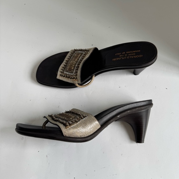 Donald J. Pliner Tatum 2 Beaded Metallic Sandals. Size 9 - Picture 4 of 15